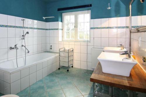 Holiday Home Alte Weinstube, Emmelsb�ll