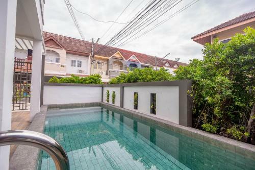 Modern Pool House
