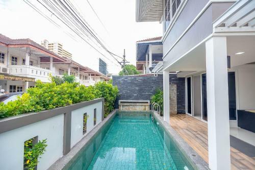 Modern Pool House