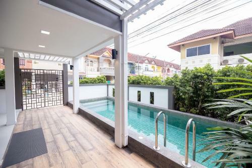 Modern Pool House
