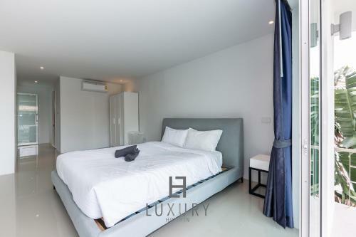 Modern 4 Bedroom Pool Villa - Vy