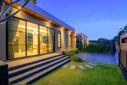 Seahouses Huahin Pool Villa