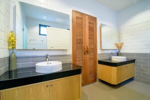 Seahouses Huahin Pool Villa