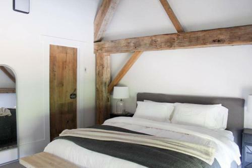 Coombs Hill Barn