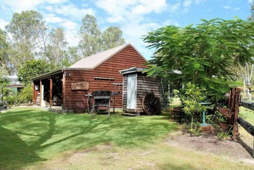 Saddleback Country Cabins Near Gin Gin