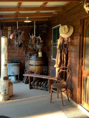 Saddleback Country Cabins Near Gin Gin