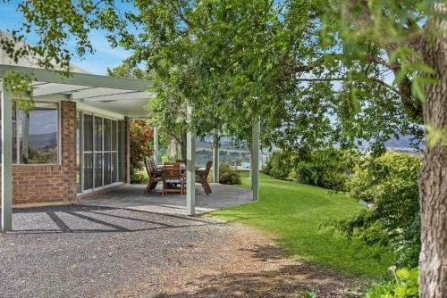 Countryside Escape With Stunning Views And Pool