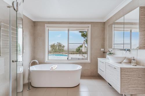 Countryside Escape With Stunning Views And Pool