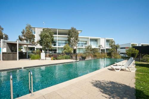 Coast 21 - 3 Bedroom Pool Side Apartment