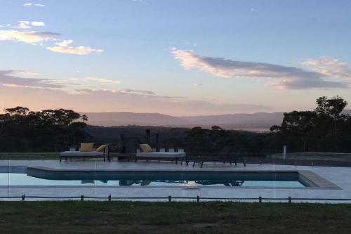 Villa Alphawood - Mount View- Heaven Perched On A Hilltop
