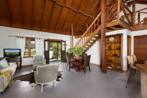 Villa Alphawood - Mount View- Heaven Perched On A Hilltop
