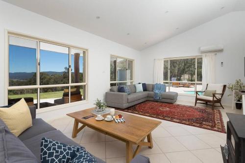 Villa Alphawood - Mount View- Heaven Perched On A Hilltop