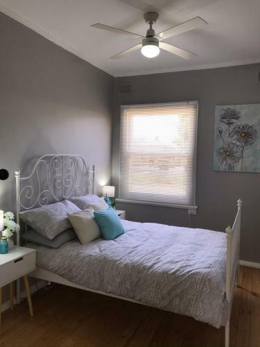 Cute And Cosy II - Events, Workers, Getaways.
