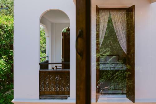 Mammoth Art Studio Pool Villa In Old City