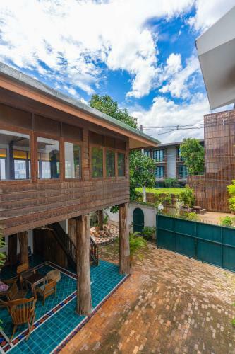 Mammoth Art Studio Pool Villa In Old City