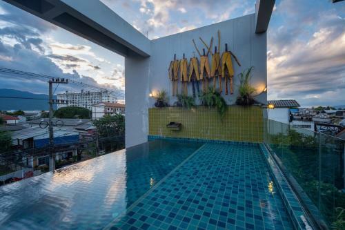River Art Hotel