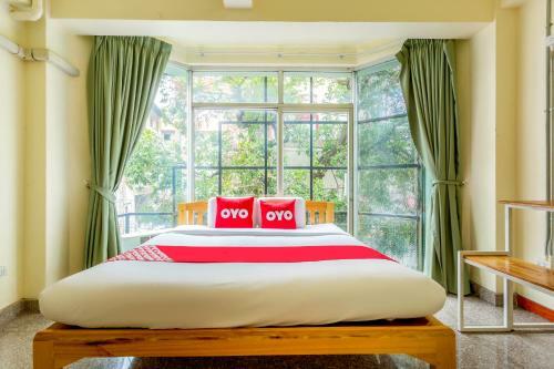 Hotel Vaccinated Staff - Oyo 928 Leaf Hostel