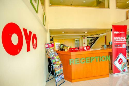 Hotel Vaccinated Staff - Oyo 928 Leaf Hostel