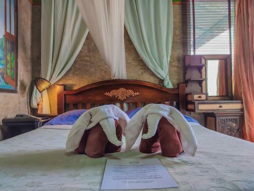 Bed & Breakfast Awana House