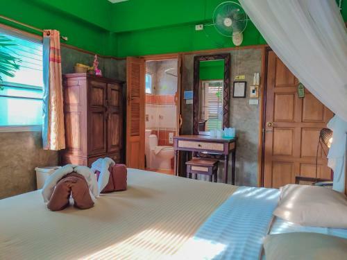 Bed & Breakfast Awana House