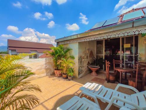 Bed & Breakfast Awana House