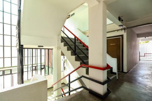 Oyo 412 7 Days Hotel