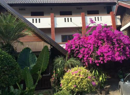 Hostal Little Home Guesthouse