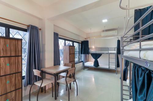 Hotel Oyo 724 Green Light Cafe&bed Hostel