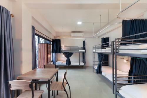 Hotel Oyo 724 Green Light Cafe&bed Hostel
