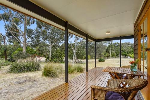 Cedar Cottage Nelson-2 Acre Retreat