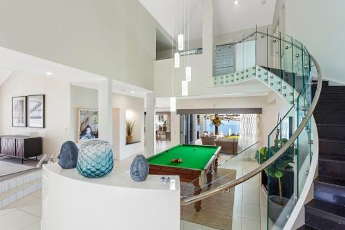 Amazing Canal House With Private Jetty, Gym And Pool