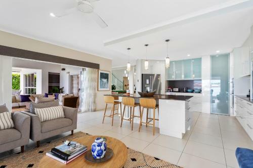 Amazing Canal House With Private Jetty, Gym And Pool