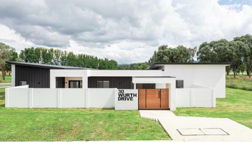 Private & Luxury Space In Prestigious Mudgee Residence