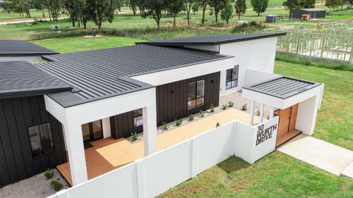 Private & Luxury Space In Prestigious Mudgee Residence
