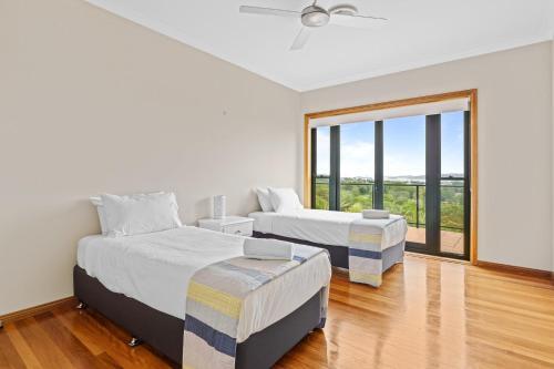 Oceans 19 Views / Spa Bath / Fire Place / Nelson Bay