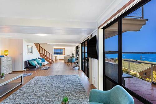 Pacific Waters - Unbeatable Views Of Port Stephens