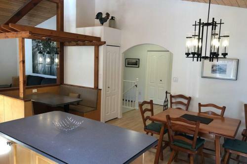 Spacious 4 Bedroom Country Home In Sooke