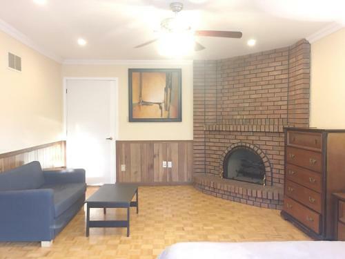 Hostal Serenity Near Finch Station