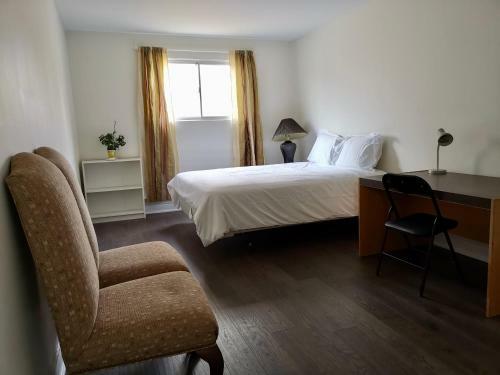 Hostal Newly Renovated Queen Bed Private Room Full Kitchen Backyard W/deck North York