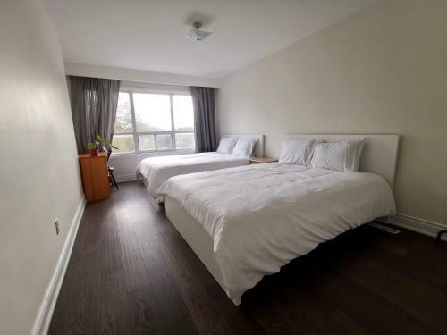 Hostal Newly Renovated Queen Bed Private Room Full Kitchen Backyard W/deck North York