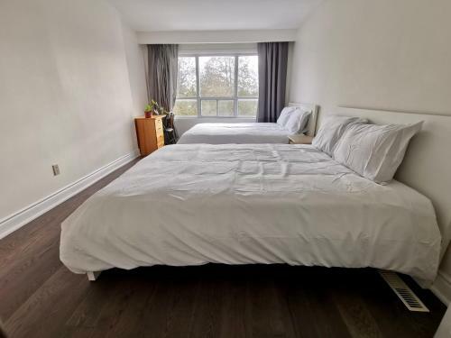 Hostal Newly Renovated Queen Bed Private Room Full Kitchen Backyard W/deck North York