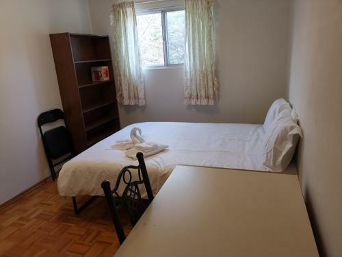 Hostal Newly Renovated Queen Bed Private Room Full Kitchen Backyard W/deck North York