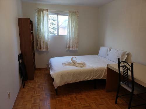 Hostal Newly Renovated Queen Bed Private Room Full Kitchen Backyard W/deck North York