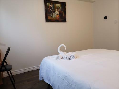 Hostal Newly Renovated Queen Bed Private Room Full Kitchen Backyard W/deck North York