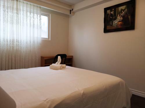 Hostal Newly Renovated Queen Bed Private Room Full Kitchen Backyard W/deck North York