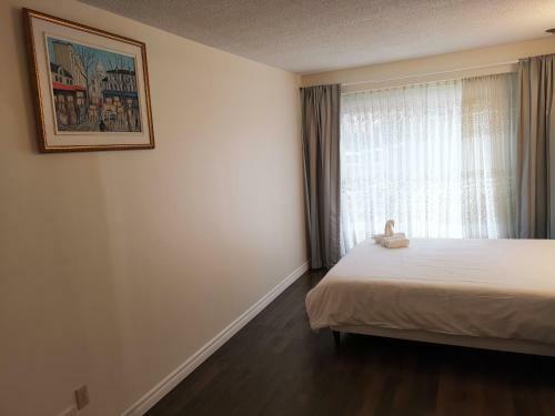 Hostal Newly Renovated Queen Bed Private Room Full Kitchen Backyard W/deck North York