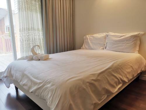 Hostal Newly Renovated Queen Bed Private Room Full Kitchen Backyard W/deck North York