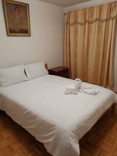 Hostal Newly Renovated Queen Bed Private Room Full Kitchen Backyard W/deck North York