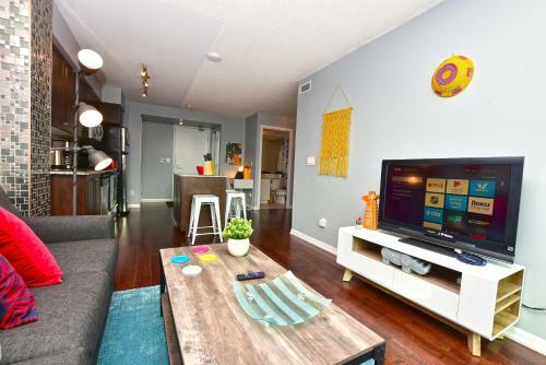 Apartamento Luxury Downtown Condo, Free Parking + Amenities
