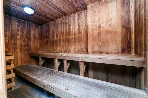 Apartamento Luxury Downtown Condo, Free Parking + Amenities
